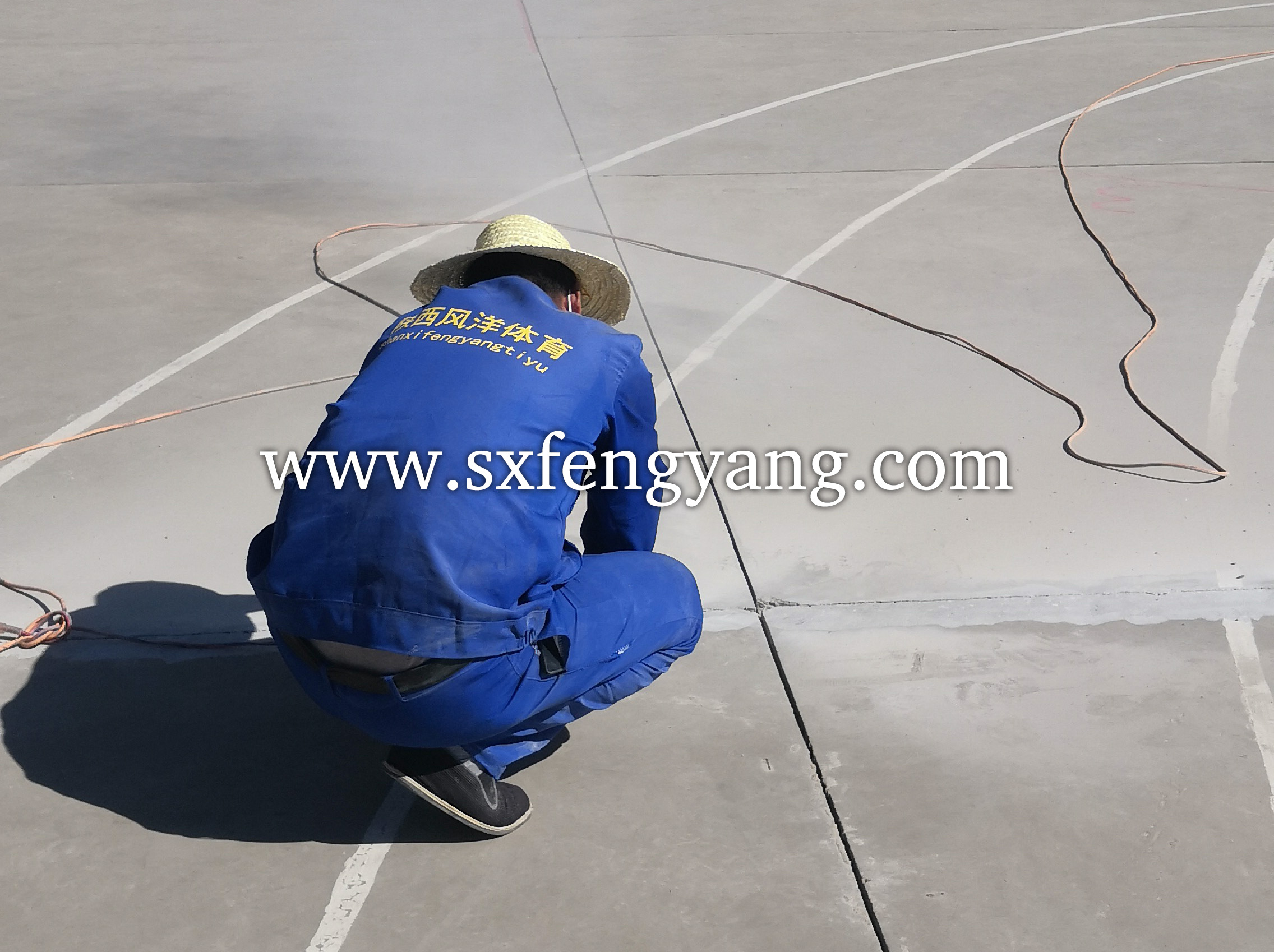 硅pu球场｜新水泥基础伸缩缝处理方案。